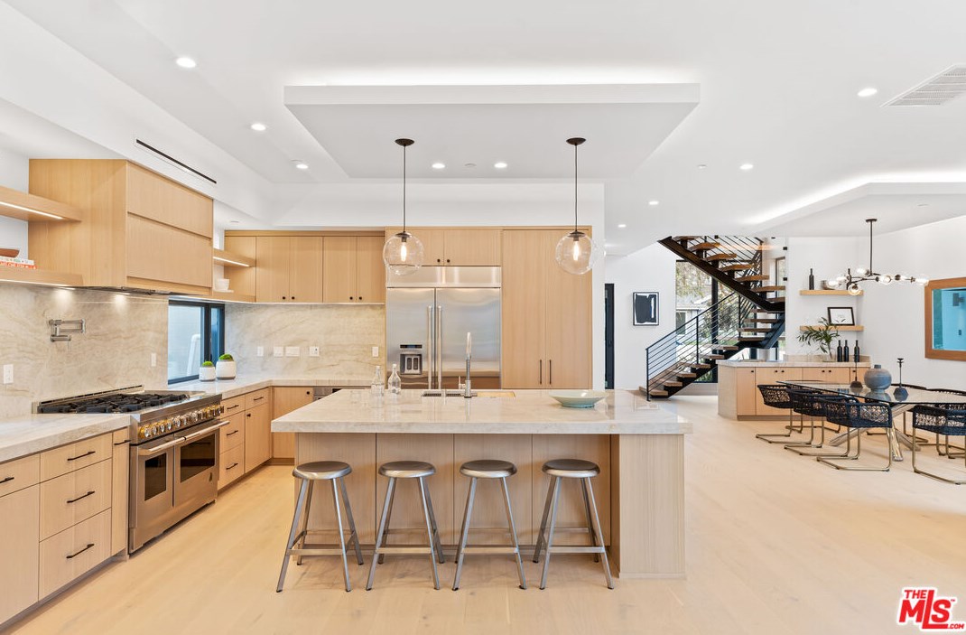 3489 Ashwood Ave, Los Angeles CA  90066-2201 exterior