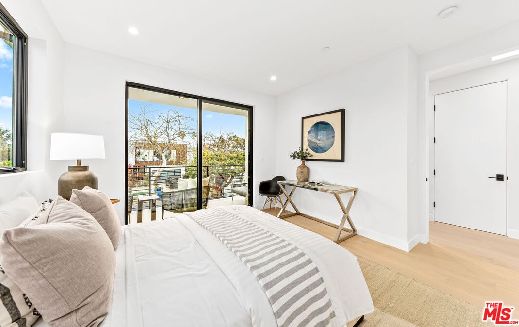 3489 Ashwood Ave, Los Angeles CA  90066-2201 exterior