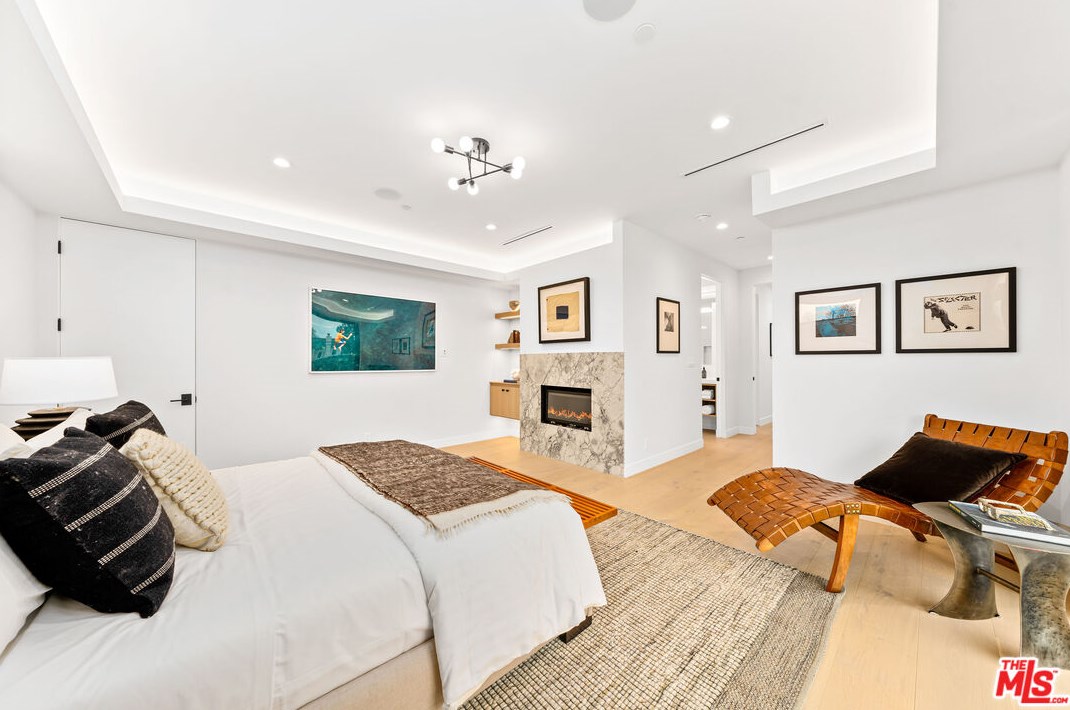 3489 Ashwood Ave, Los Angeles CA  90066-2201 exterior