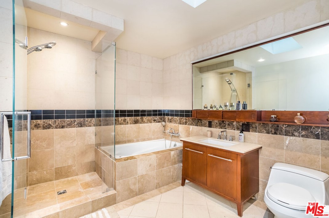8783 Lookout Mountain Ave, Los Angeles CA  90046-1861 exterior