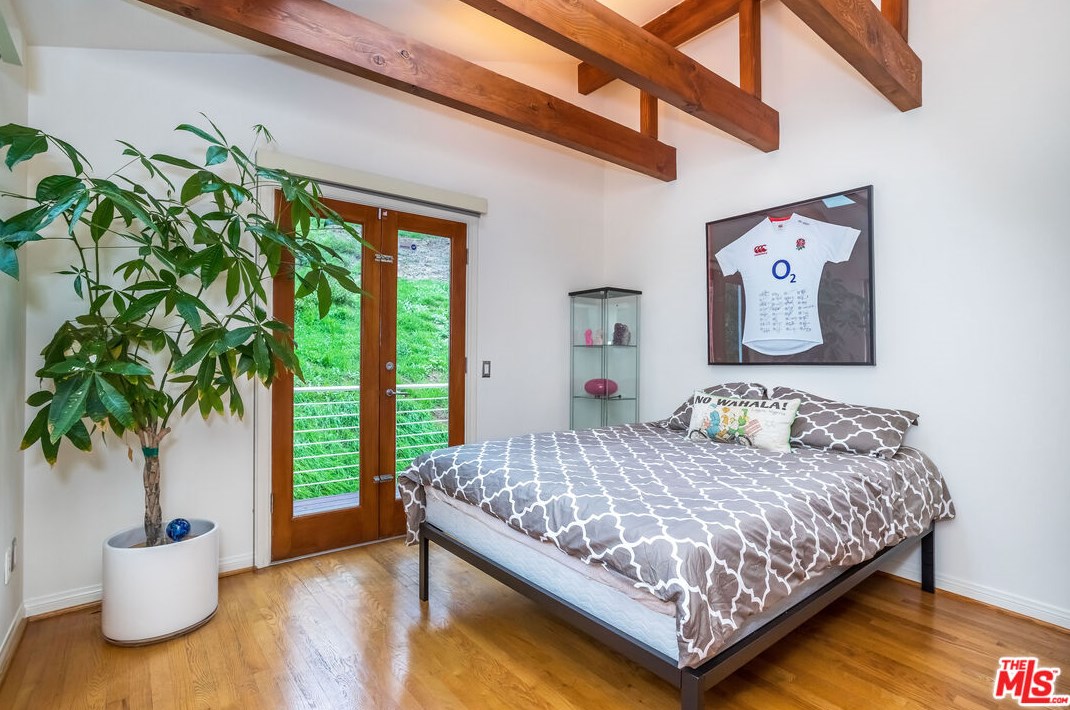 8783 Lookout Mountain Ave, Los Angeles CA  90046-1861 exterior