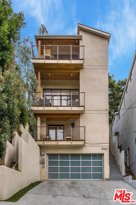 8783 Lookout Mountain Ave, Los Angeles CA  90046-1861 exterior