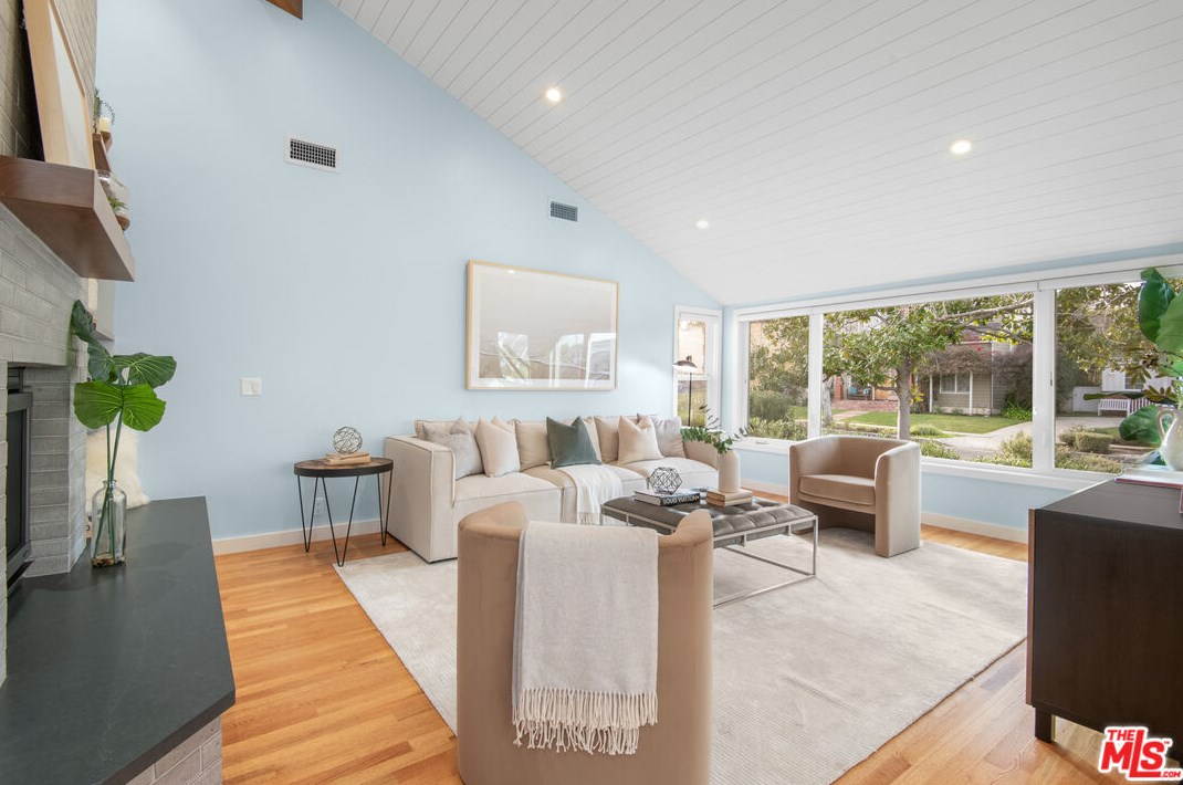 7610 Dunfield Ave, Los Angeles, CA 90045