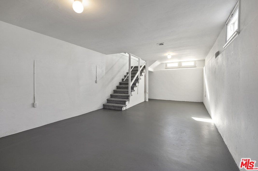 9237 Harvard Blvd, Los Angeles CA  90047-3802 exterior