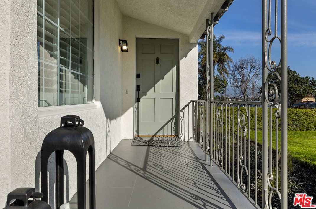 9237 Harvard Blvd, Los Angeles, CA 90047-3802
