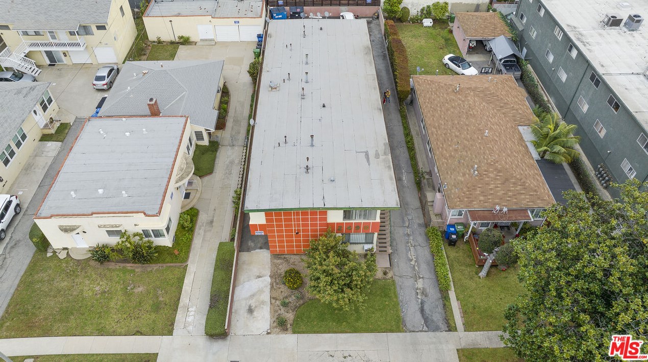 2490 Corinth Ave, Los Angeles CA  90064-3037 exterior