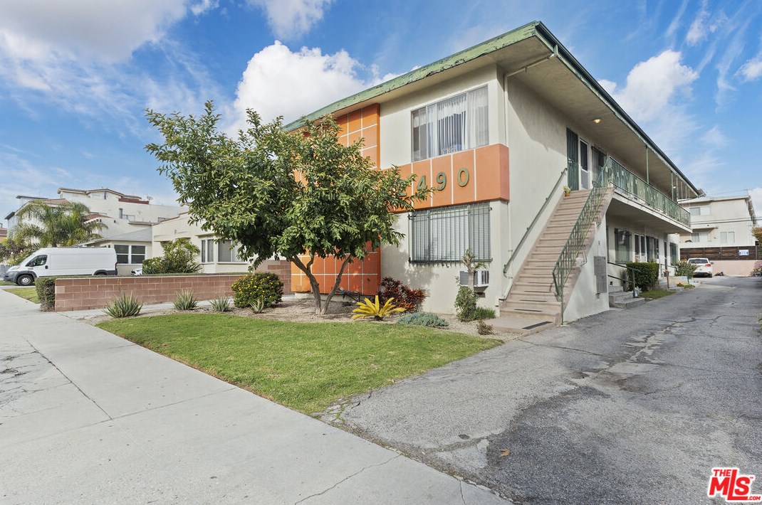 2490 Corinth Ave, Los Angeles CA  90064-3037 exterior