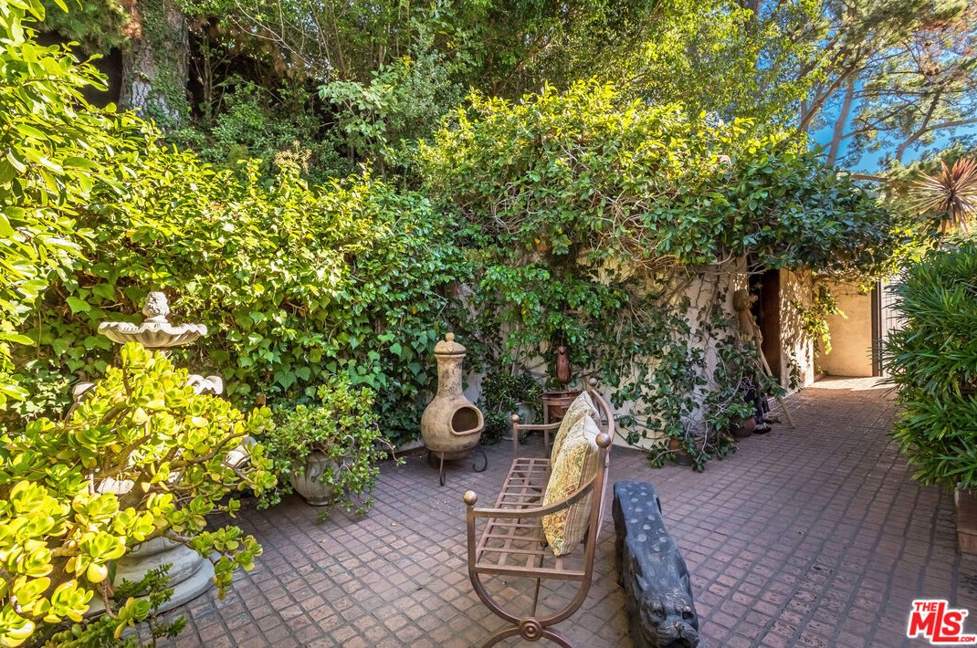 10825 Savona Rd, Los Angeles CA  90077-2306 exterior