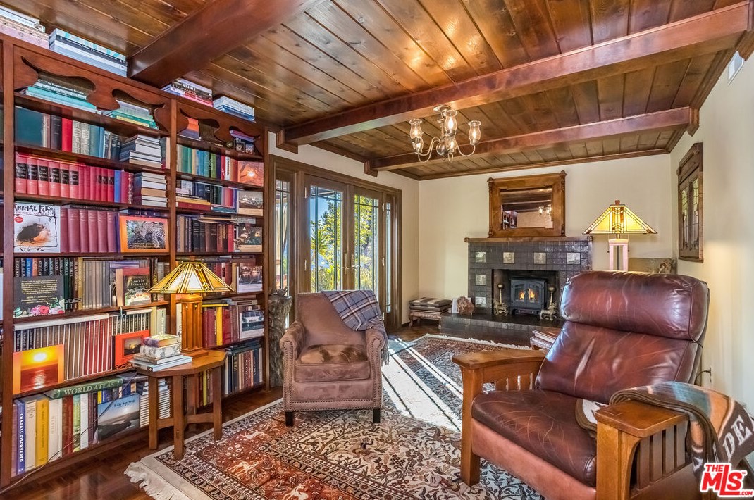 10825 Savona Rd, Los Angeles CA  90077-2306 exterior