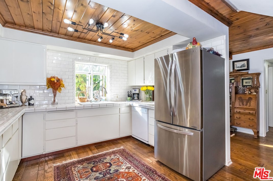 10825 Savona Rd, Los Angeles CA  90077-2306 exterior