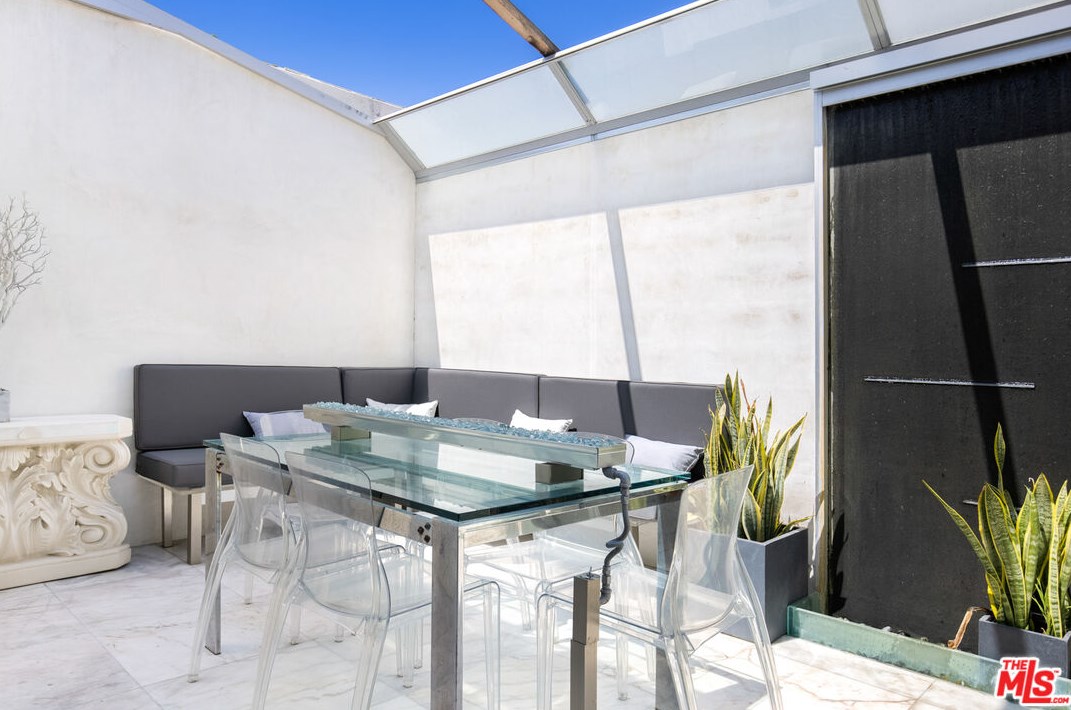 7301 Fountain Ave, Los Angeles CA  90046-5611 exterior