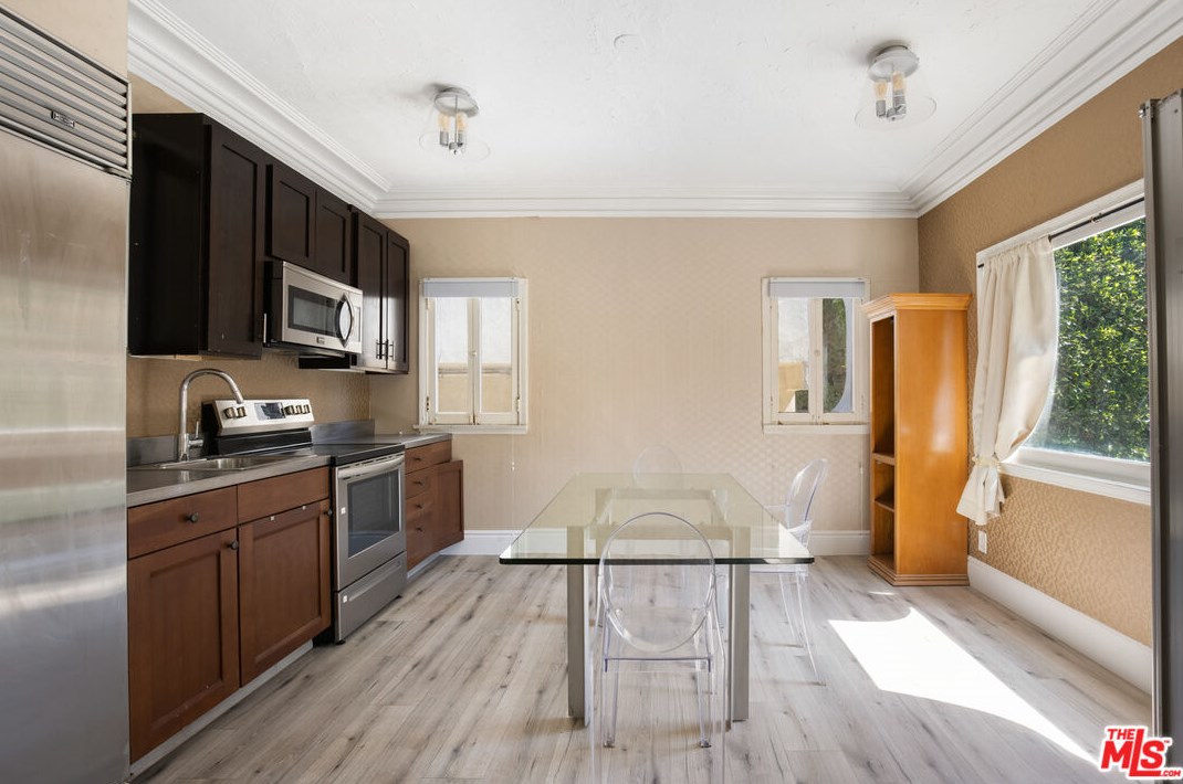 7301 Fountain Ave, Los Angeles CA  90046-5611 exterior