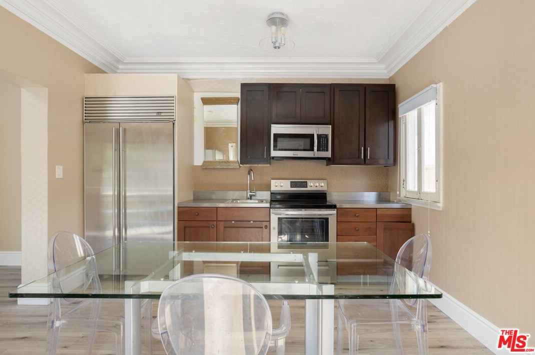 7301 Fountain Ave, Los Angeles CA  90046-5611 exterior