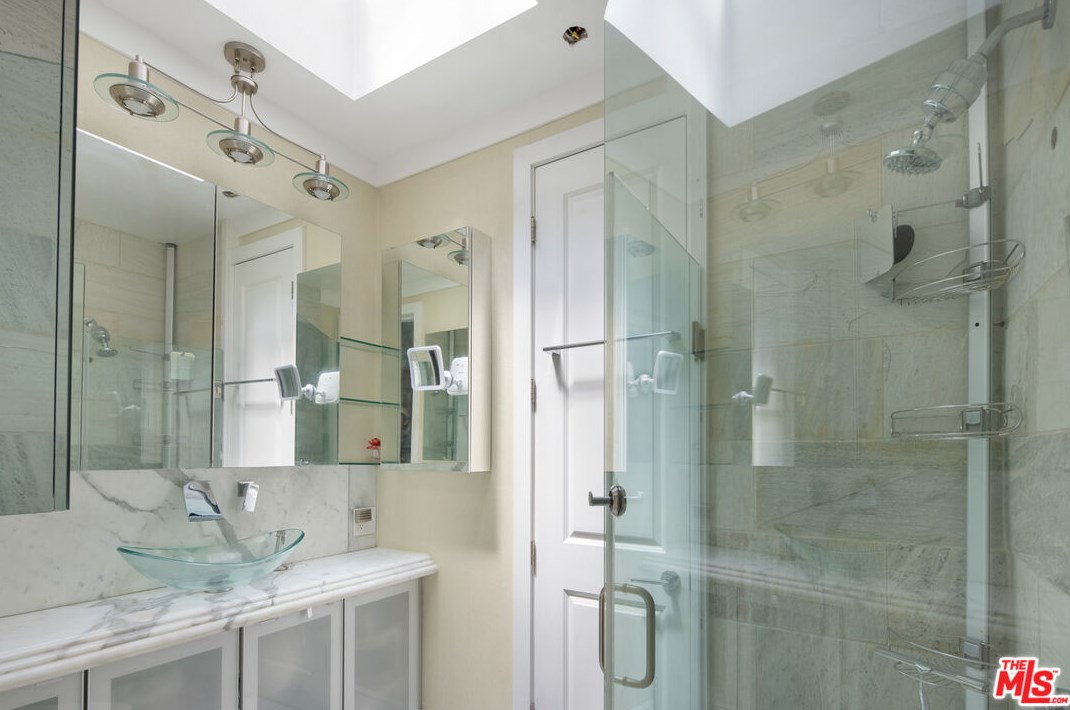 7301 Fountain Ave, Los Angeles CA  90046-5611 exterior