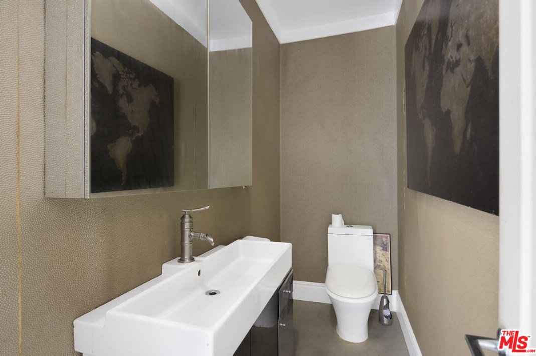 7301 Fountain Ave, Los Angeles CA  90046-5611 exterior