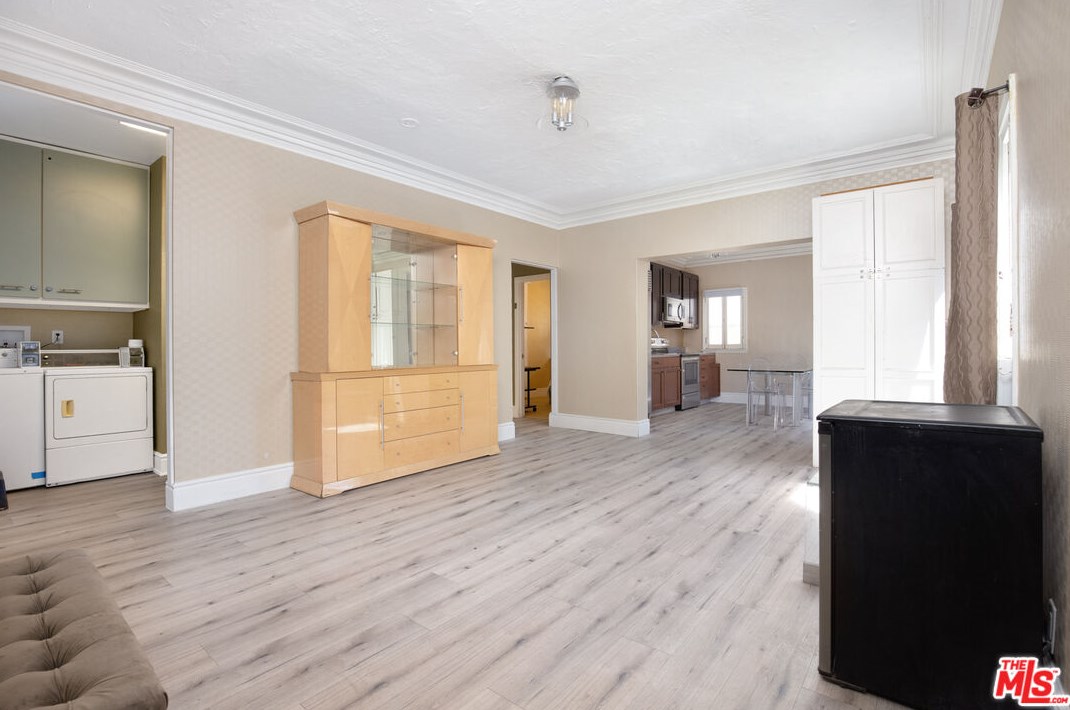 7301 Fountain Ave, Los Angeles CA  90046-5611 exterior