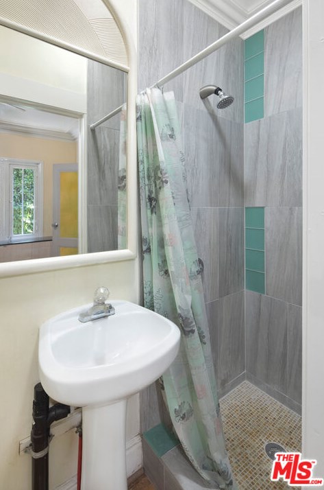 7301 Fountain Ave, Los Angeles CA  90046-5611 exterior