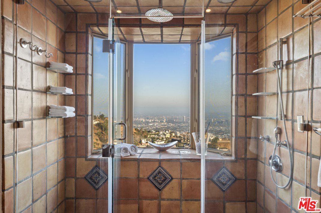 8888 Appian Way, Los Angeles CA  90046-7735 exterior