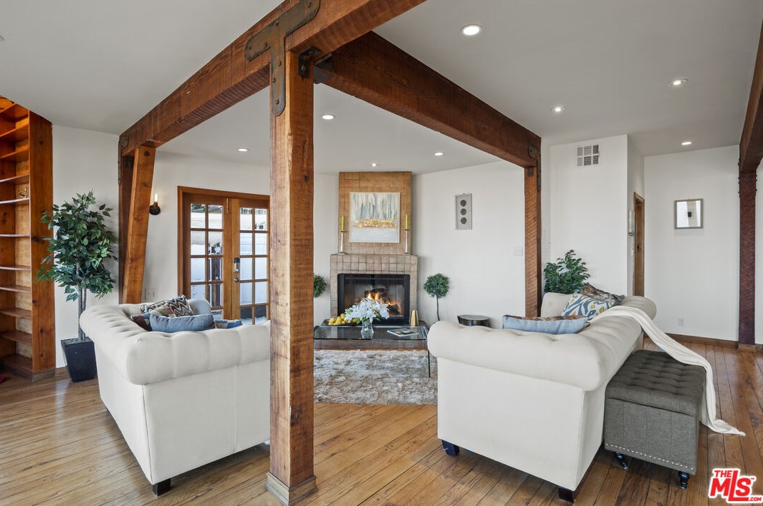 8888 Appian Way, Los Angeles CA  90046-7735 exterior