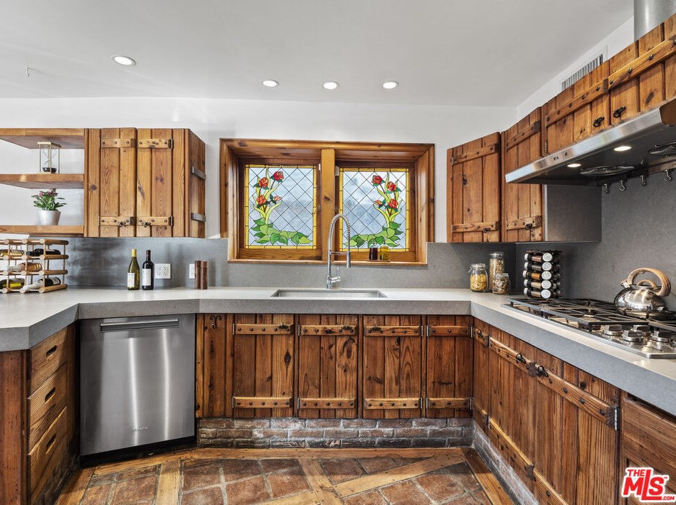 8888 Appian Way, Los Angeles CA  90046-7735 exterior