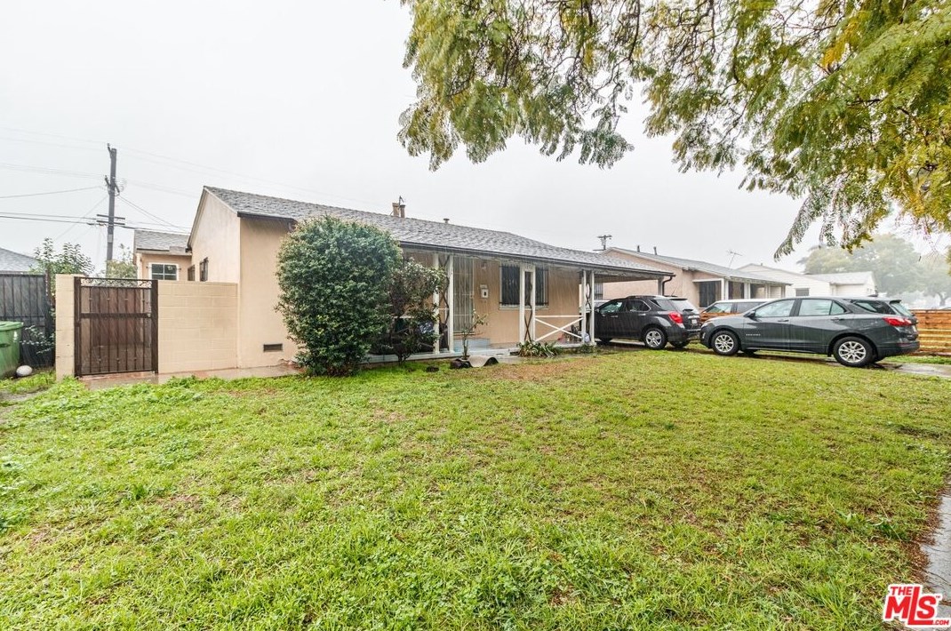 838 118th St, Los Angeles, CA 90044-4008