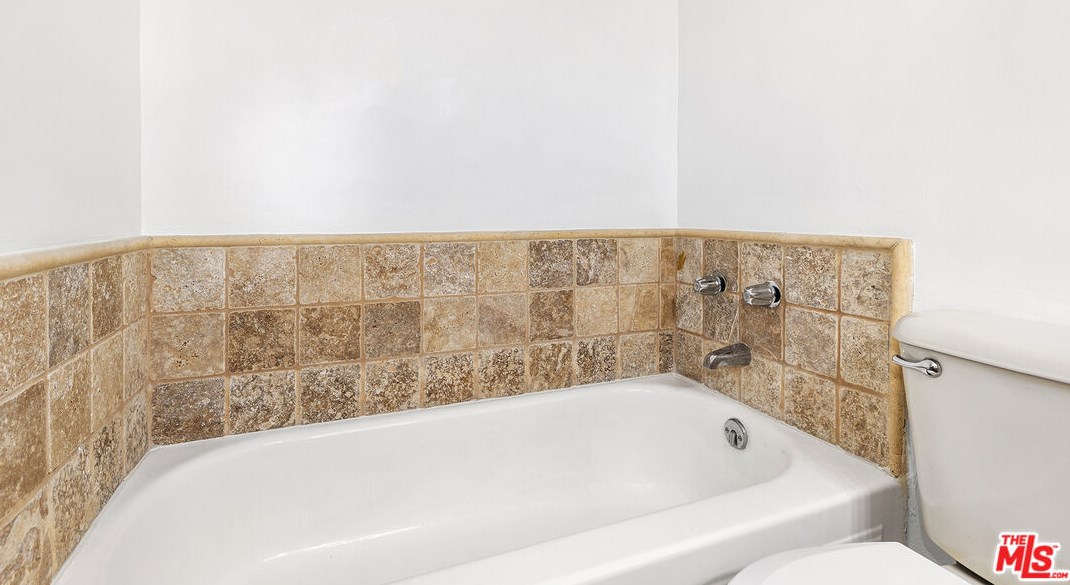 625 Flores St, Los Angeles CA  90048-2148 exterior