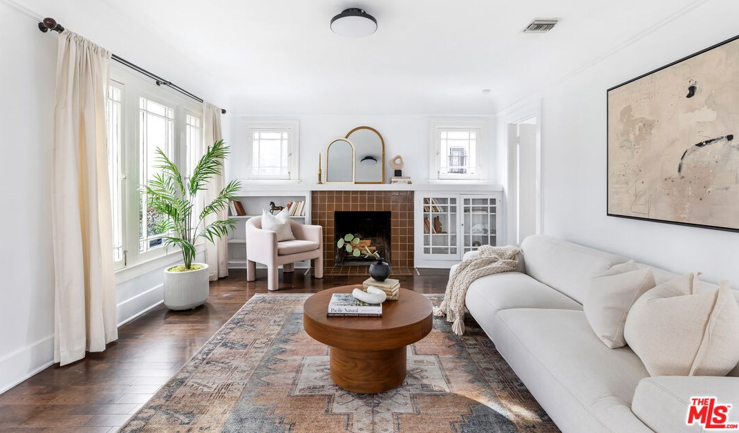 719 Gardner St, Los Angeles, CA 90046-7403