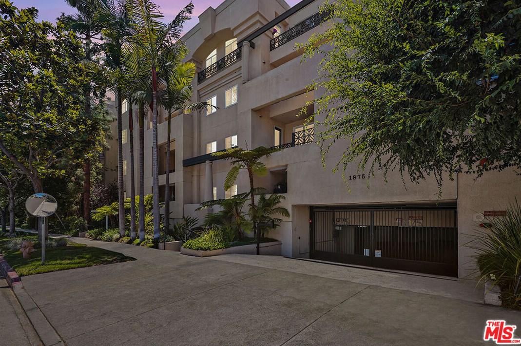 1875 Beverly Glen Blvd, Los Angeles CA  90025-6910 exterior