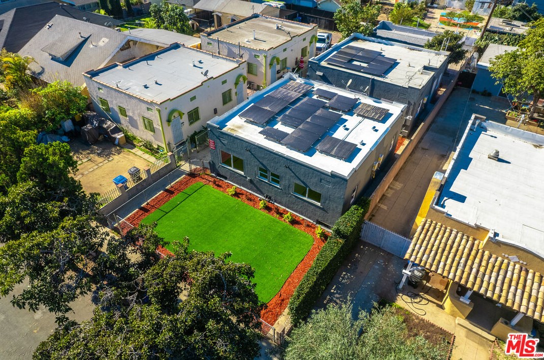 2819 3rd Ave, Los Angeles CA  90018-2941 exterior