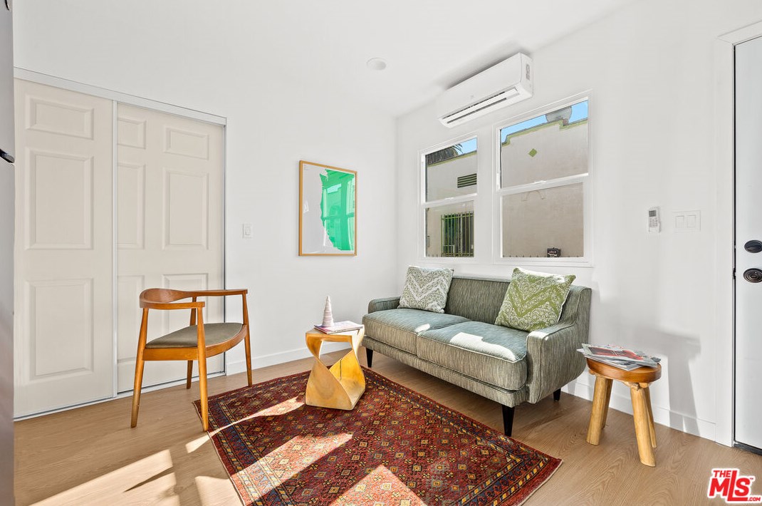2819 3rd Ave, Los Angeles CA  90018-2941 exterior