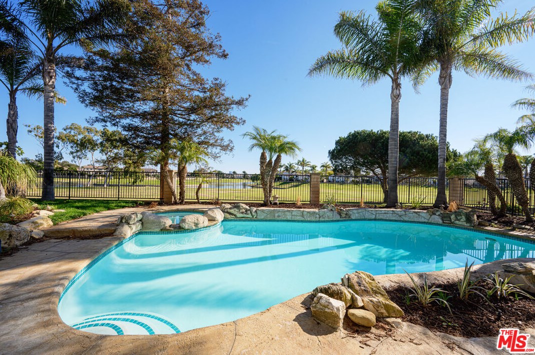 2214 Pebble Beach Trail, Oxnard, CA 93036