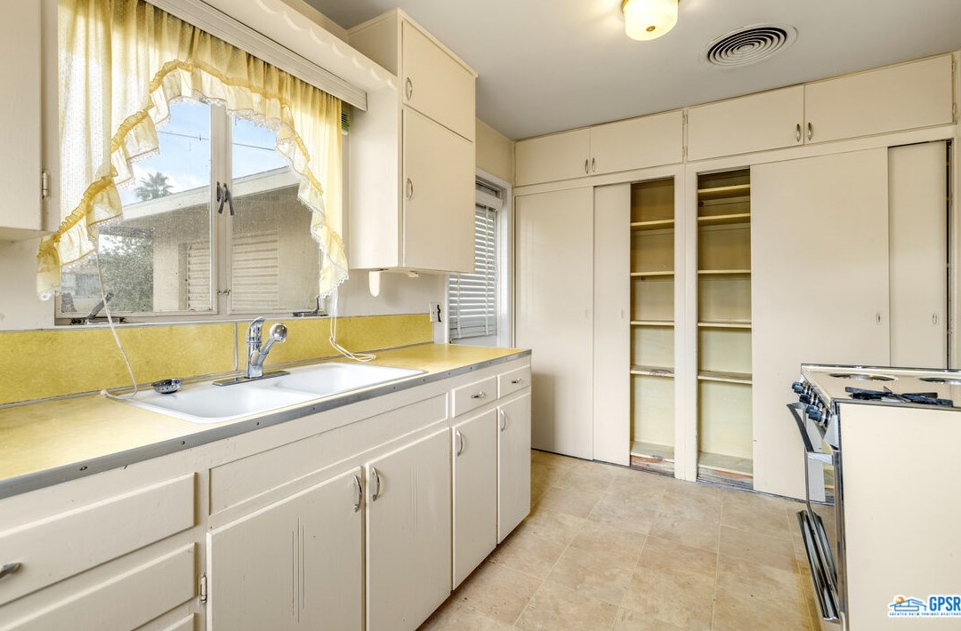 68433 San Jacinto Rd, Cathedral City CA  92234-7702 exterior