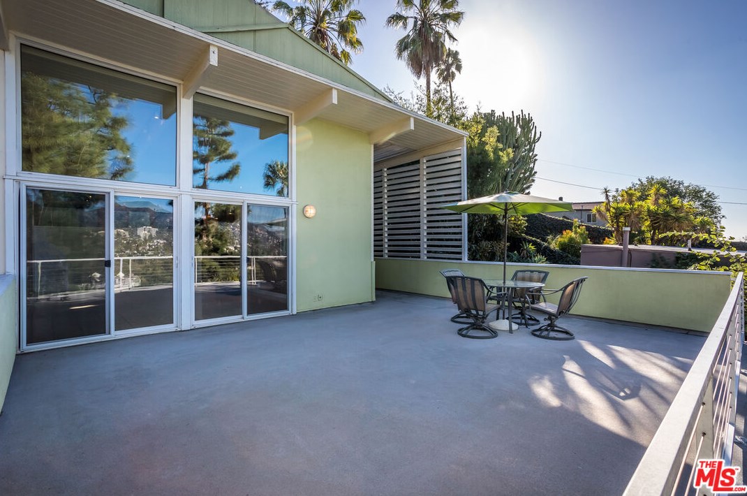 1722 Hollyvista Ave, Los Angeles CA  90027-4626 exterior