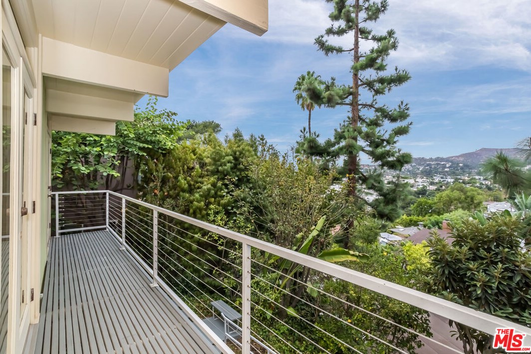 1722 Hollyvista Ave, Los Angeles CA  90027-4626 exterior