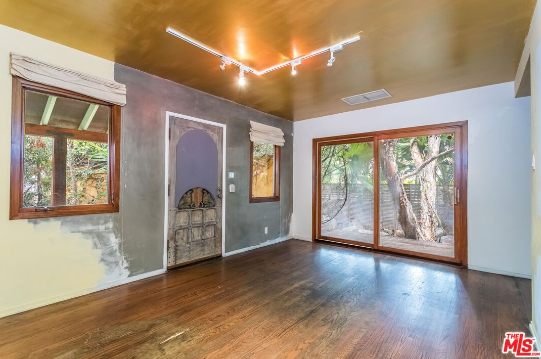 400 Huntley Dr, Los Angeles CA  90069-5002 exterior