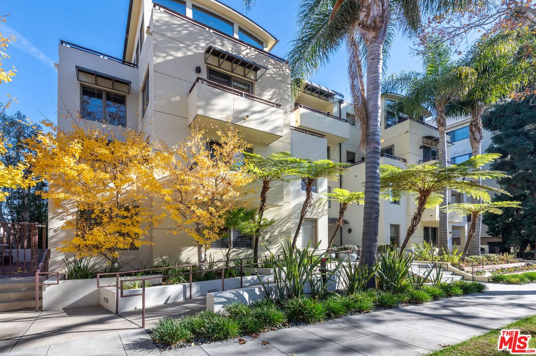 130 N Swall Dr #301, Beverly Hills, CA 90211