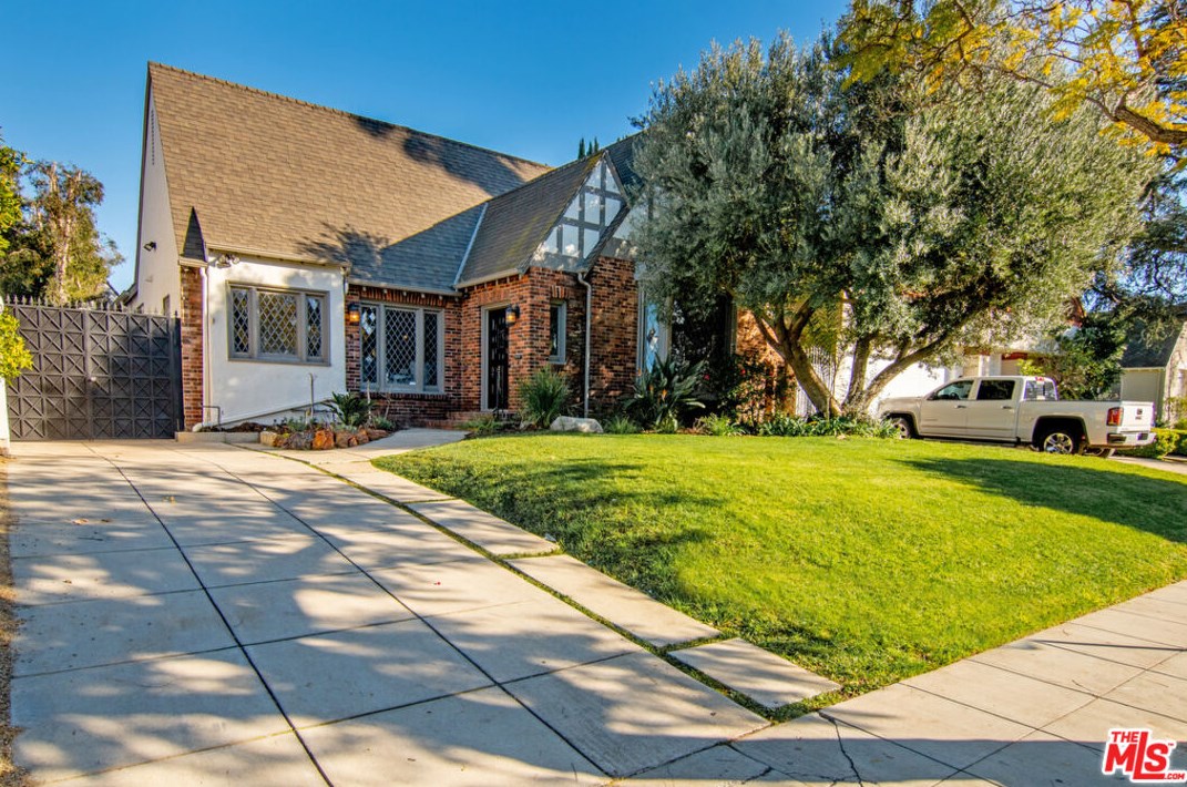 150 Fuller Ave, Los Angeles, CA 90036-2812