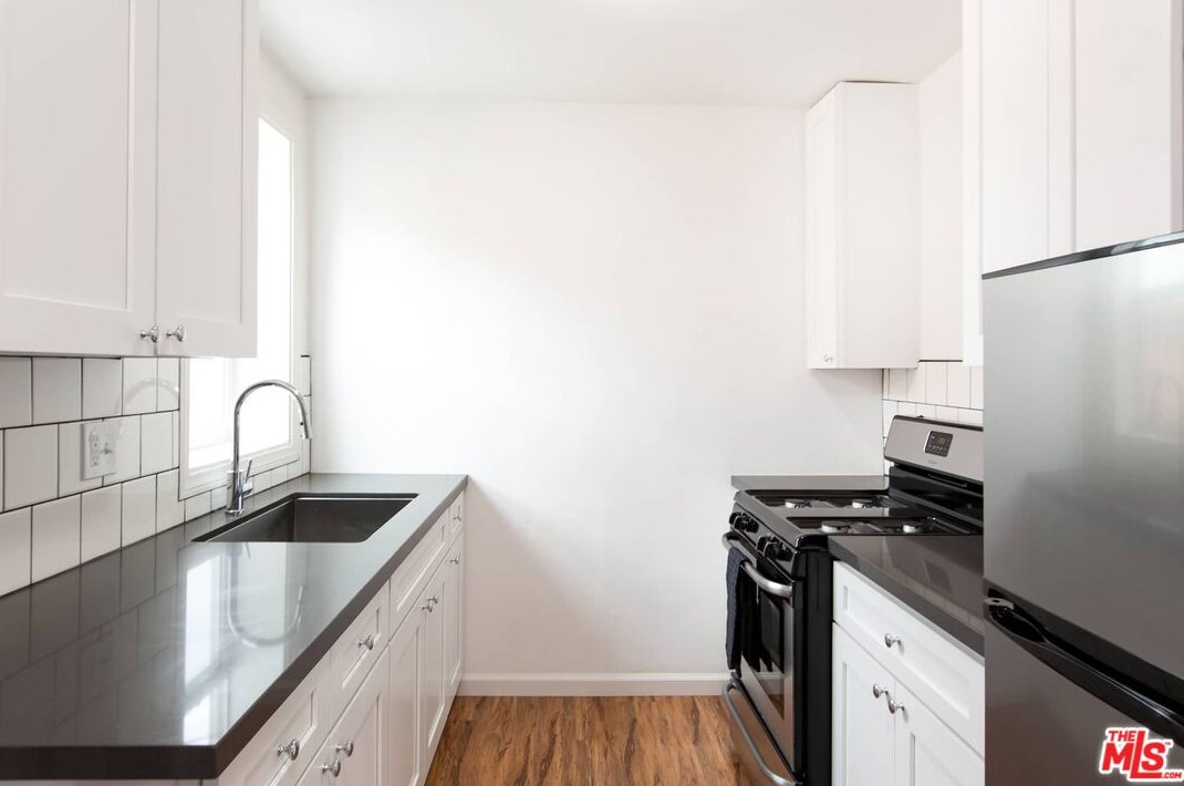 1817 Highland Ave, Los Angeles CA  90019-5513 exterior