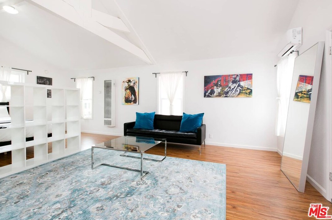 1817 Highland Ave, Los Angeles CA  90019-5513 exterior