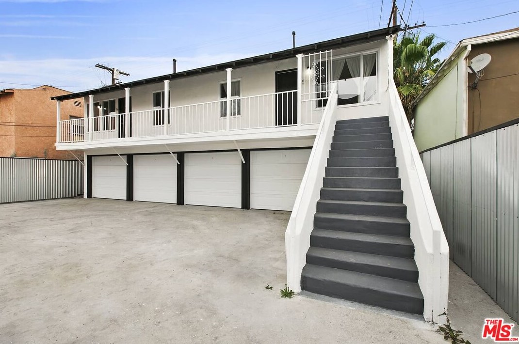 1817 Highland Ave, Los Angeles CA  90019-5513 exterior