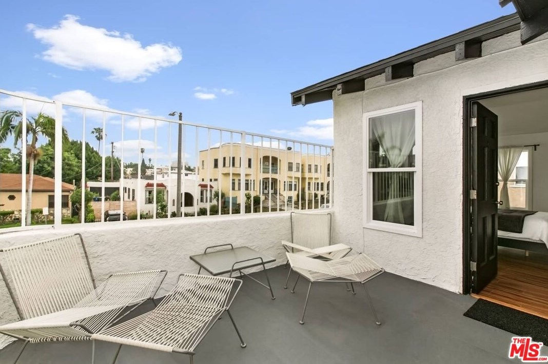 1817 Highland Ave, Los Angeles CA  90019-5513 exterior