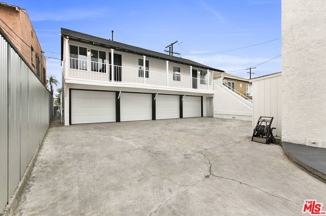 1817 Highland Ave, Los Angeles CA  90019-5513 exterior