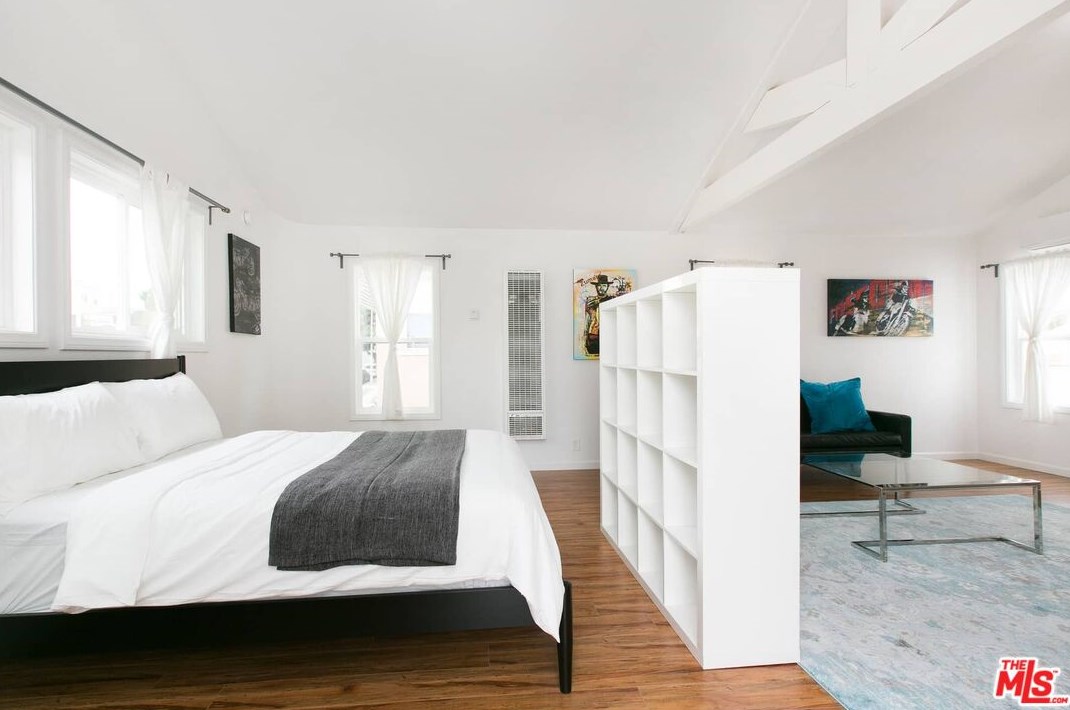 1817 Highland Ave, Los Angeles CA  90019-5513 exterior