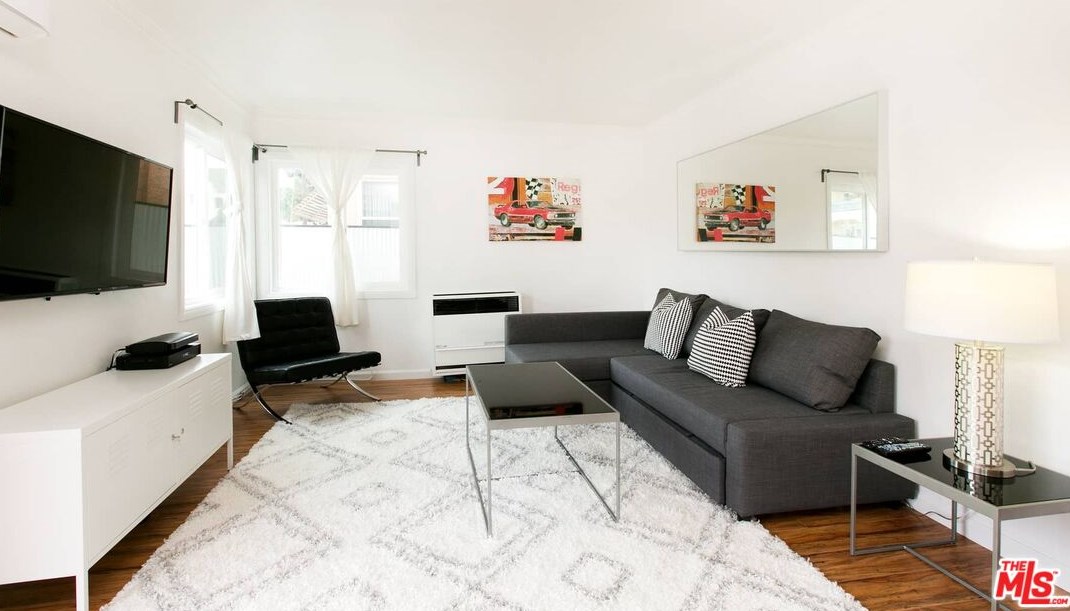 1817 Highland Ave, Los Angeles CA  90019-5513 exterior