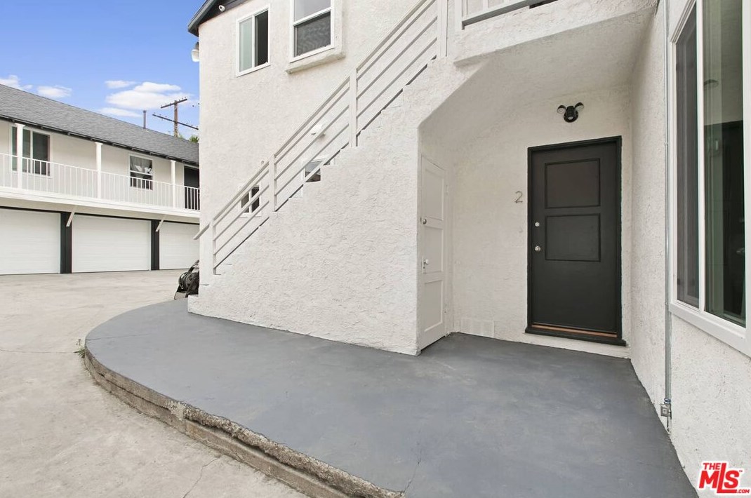 1817 Highland Ave, Los Angeles CA  90019-5513 exterior