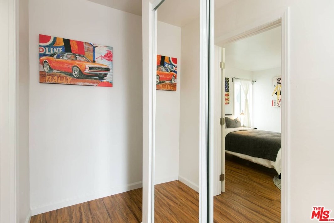 1817 Highland Ave, Los Angeles CA  90019-5513 exterior
