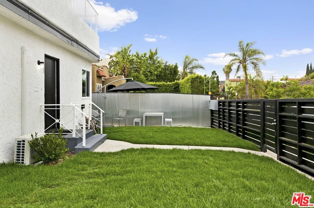 1817 Highland Ave, Los Angeles CA  90019-5513 exterior