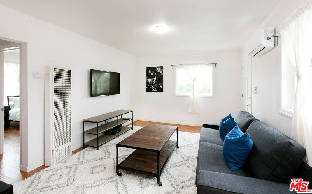 1817 Highland Ave, Los Angeles CA  90019-5513 exterior