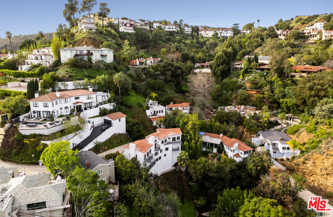 7004 La Presa Dr, Los Angeles CA  90068-3105 exterior