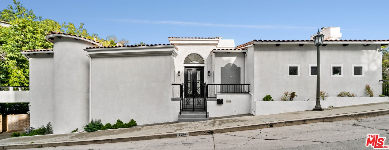 7004 La Presa Dr, Los Angeles CA  90068-3105 exterior